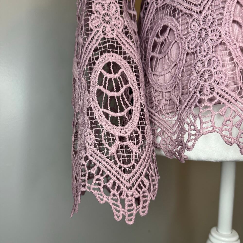 Ultra Pink Size LARGE long sleeve floral geometric lace overlay - Picture 2 of 13